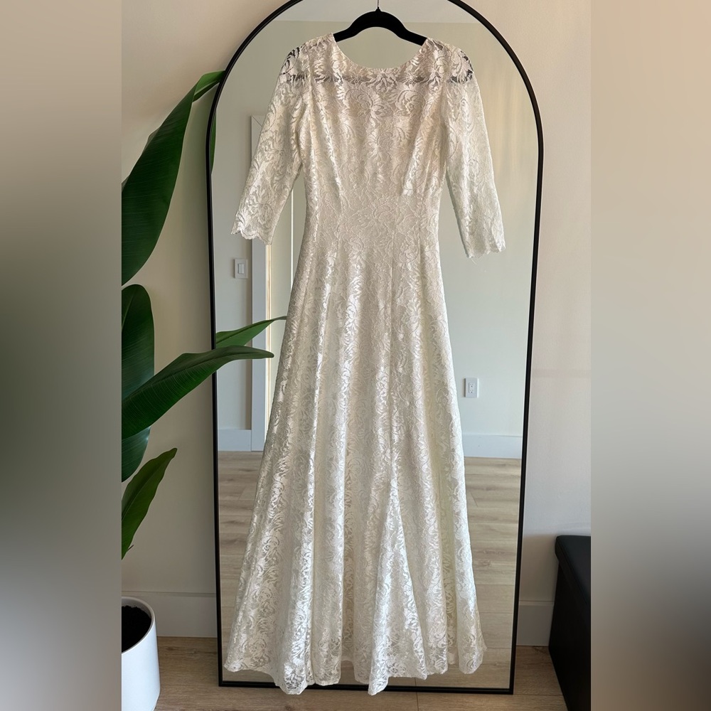 Tahari Ivory Wedding/Formal Gown Size 4 $75 OBO